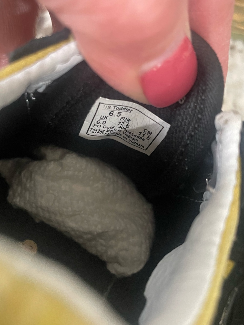 Vans Old Skool V "Charlie Brown" “Peanuts” Yellow & Black Sneakers Size 6.5 - Picture 11 of 14